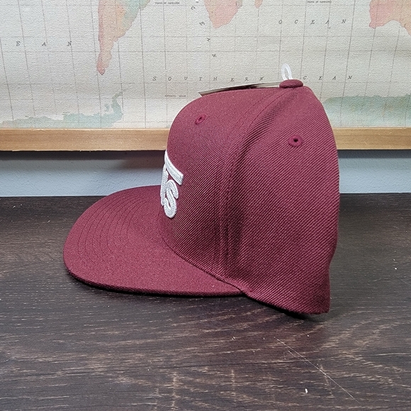 BRAND NEW Vans Classic Logo Snapback In Burgundy - Picture 2 of 6